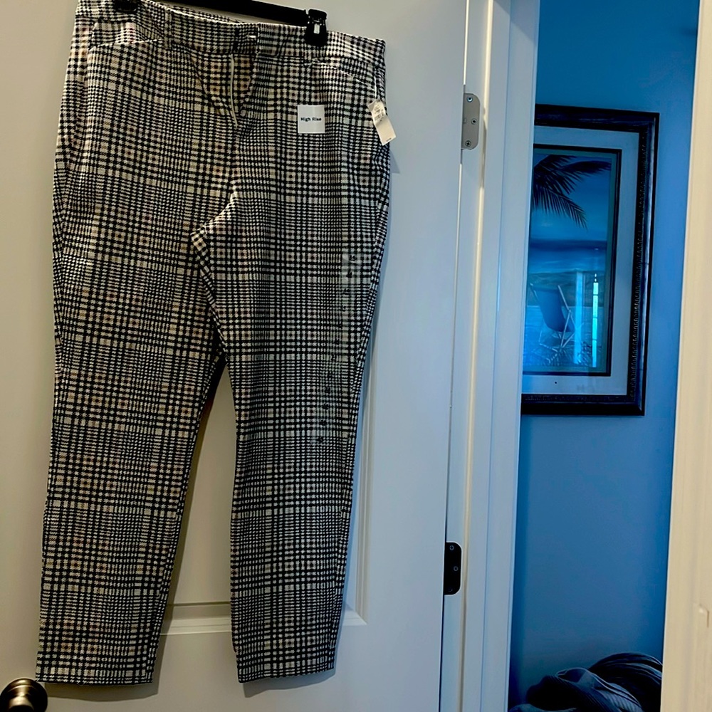Plaid cropped pants brand new